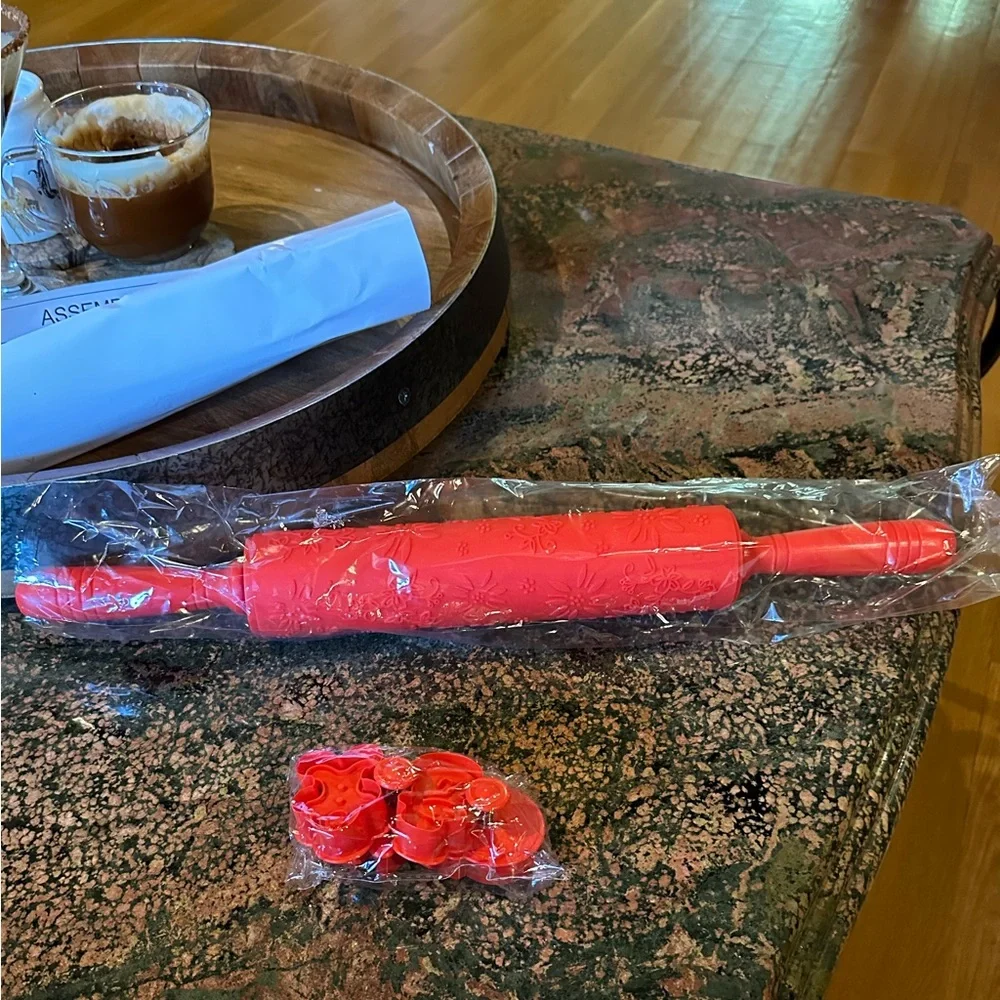 QVC Temp-tations Classic Rolling Pin And Four Cookies Cutters Holidays Seasonal